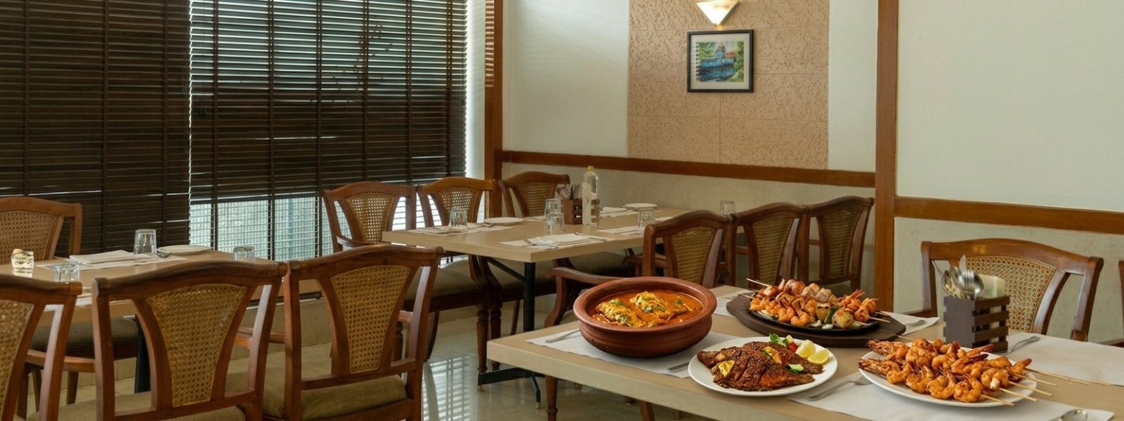 Why Hotel Royale Park in Alleppey Becomes One of the Most Loved Seafood Restaurants Alleppey